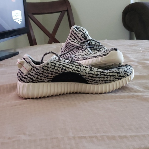 Yeezy Boost 350 Turtle Dove - Picture 4 of 4